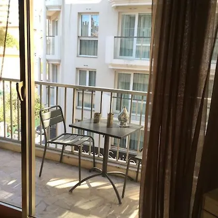 Quartier Des شقة